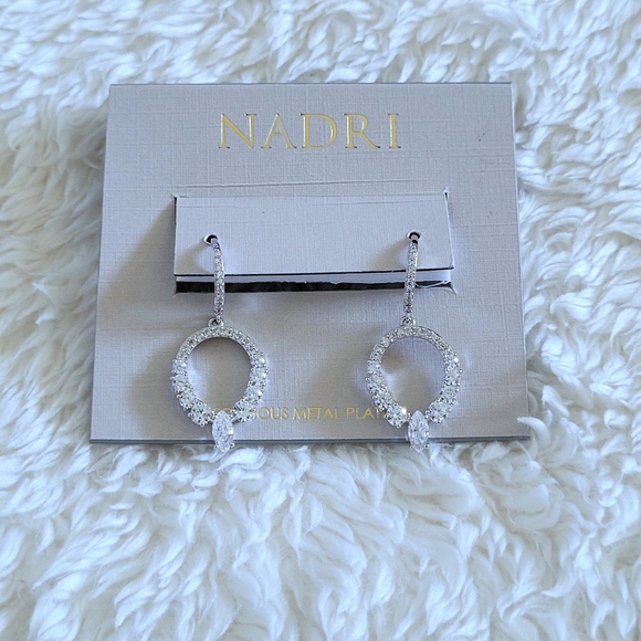 Nadri Silver🤍 Egg Shaped Cubic Zirconia💎 Drop Earrings - Picture 14 of 15